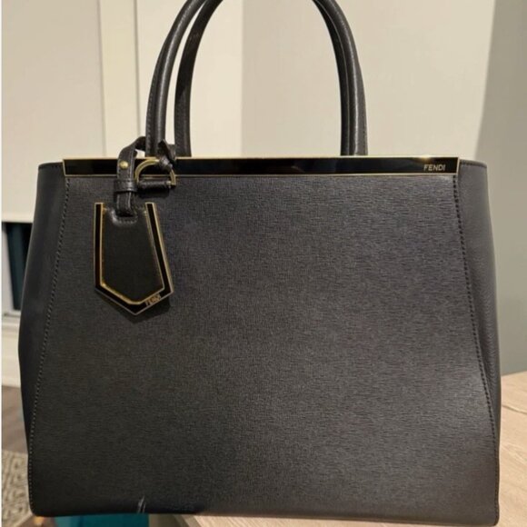 Genuine Fendi 2Jours Medium‑Large Tote Very Good Condition (Dust Bag Included) - Picture 3 of 13